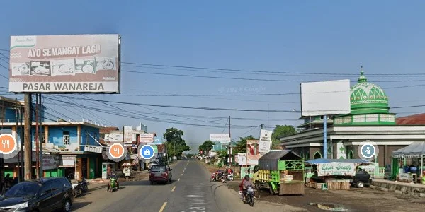 1. Depan Pasar Wanareja