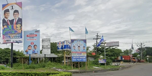 1. Taman Pulau Jalan Lingkar Demak