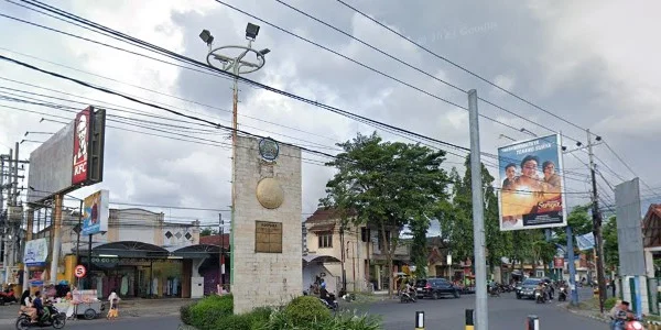 2. Taman Adipura Pertigaan Trunojoyo