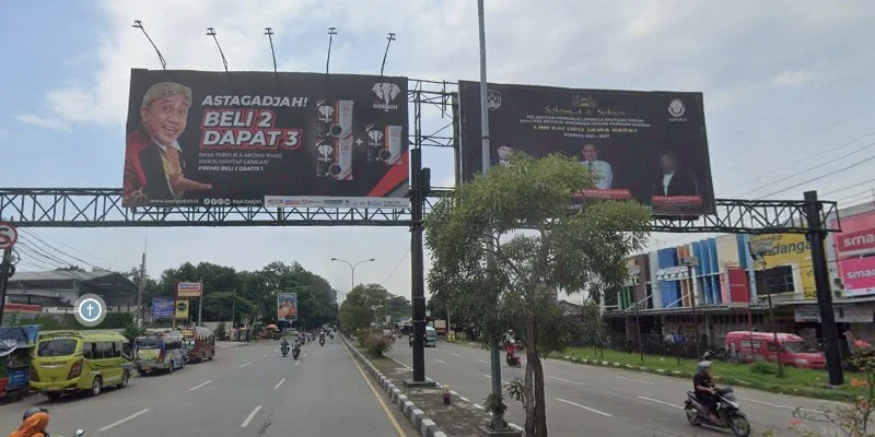 3. Depan Hotel Amanah Benua