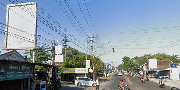 3. Pertigaan Pasar Niten