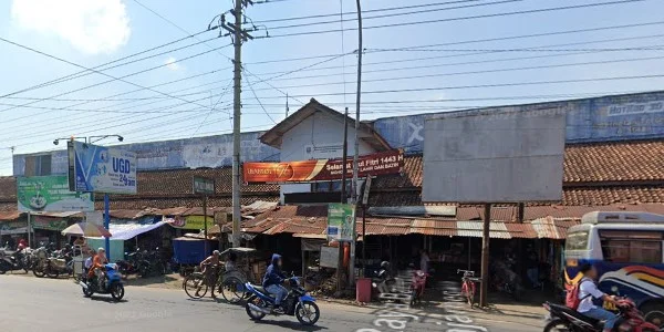 3. Pertigaan Pasar Purwareja