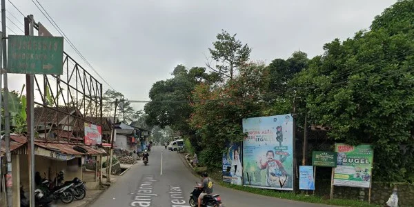 4. Pertigaan Terminal Madukara