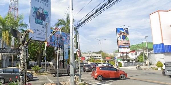 5. Perempatan Monumen Burung Rangkong