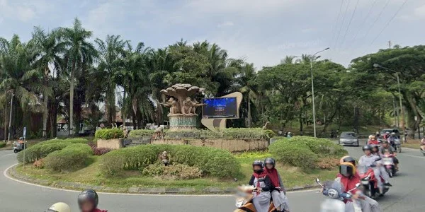 8. Kawasan Bundaran Monyet