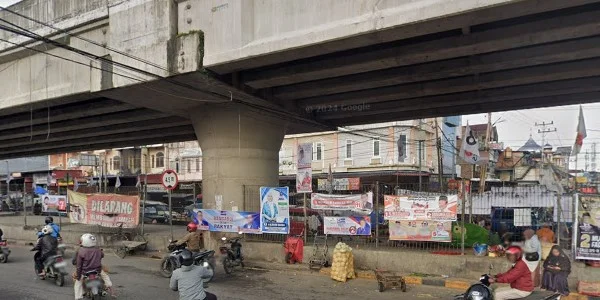 8. Kawasan Flyover Aur Kuning