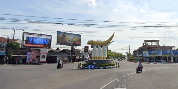 1. Kawasan Tugu Kartonyono