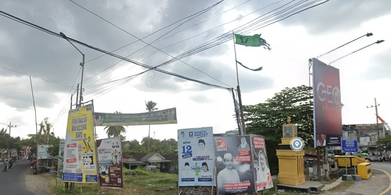 1. Perempatan Polsek Mayang