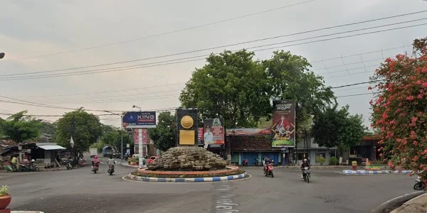 1. Tugu Adipura Loceret