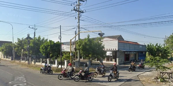 10. Perempatan Lancar Keramik