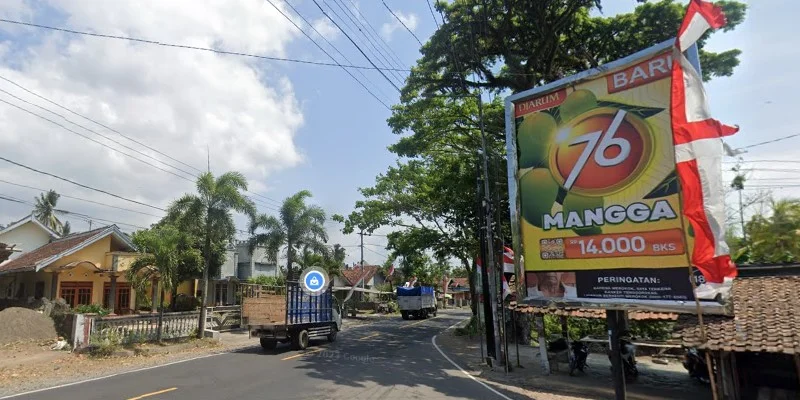 10. Pertigaan Kantor Kades Sempolan