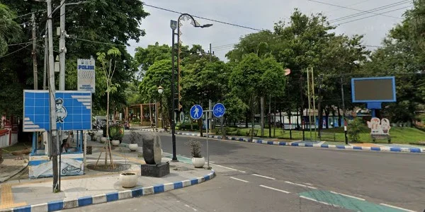 11. Kawasan Kebon Rojo Park