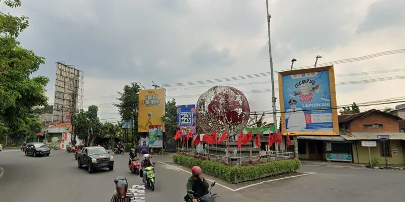 13. Pertigaan Bank Tanjung Tani