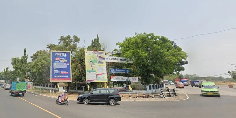 13. Sekitar Terminal Bus Bunder