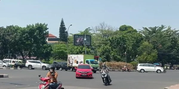 2. Lampu Merah Pengadilan
