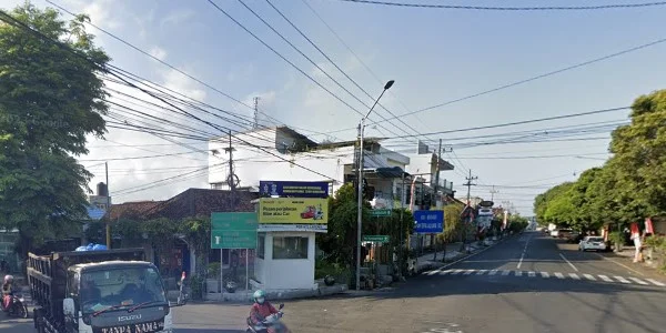 2. Perempatan 0 KM Madiun