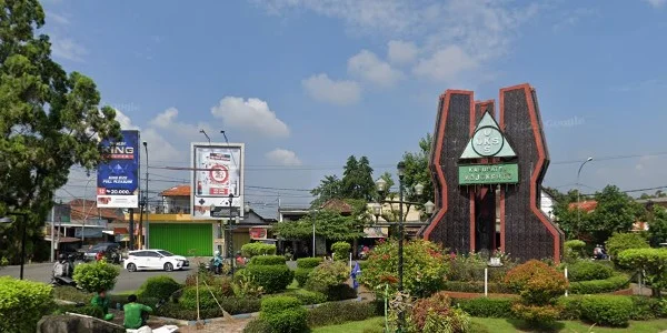 2. Simpang Tugu UKS