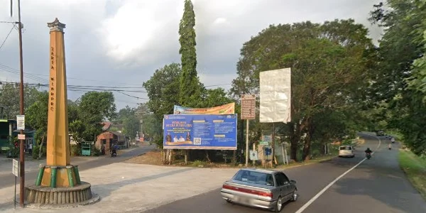 2. Tugu Batas Kota Karanganyar
