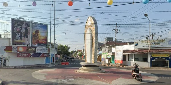 2. Tugu Jayastamba