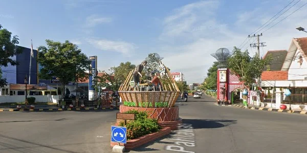 3. Perempatan Patung Pecel