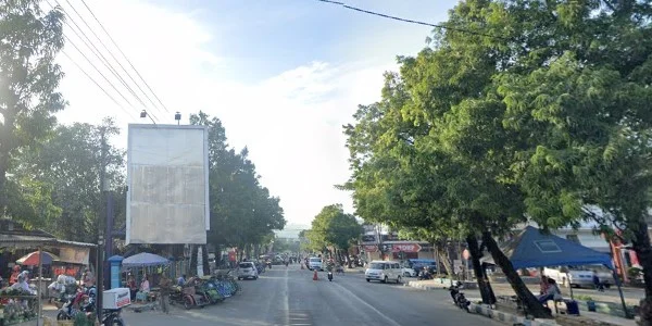 3. Pertigaan Pasar Arjowinangun