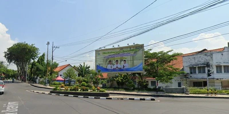 4. Simpang Tugu Trias UKS