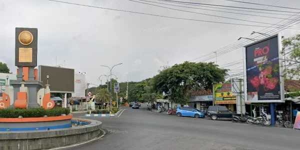 4. Tugu Adipura Kabupaten Nganjuk