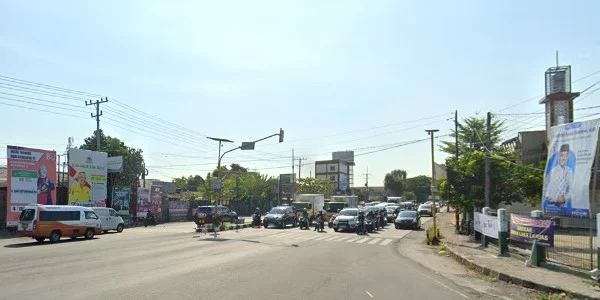 5. Depan Masjid Agung Baiturrahim
