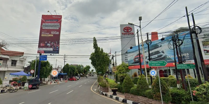 5. Perempatan Perpustakaan Umum Kota Kediri