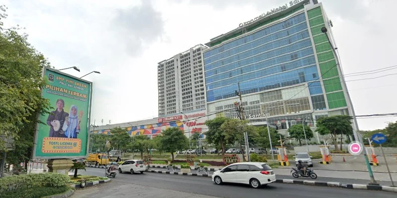 6. Depan Icon Mall
