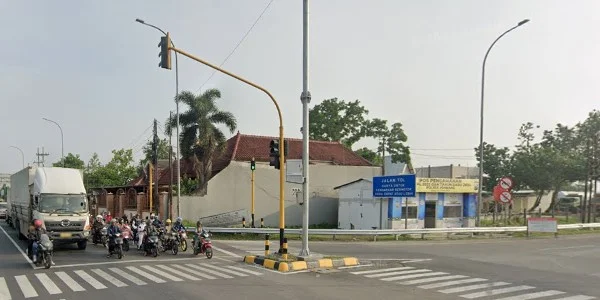 6. Taman Exit Toll Jombang