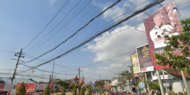 6. Taman Simpang Tiga Alun-alun Jember