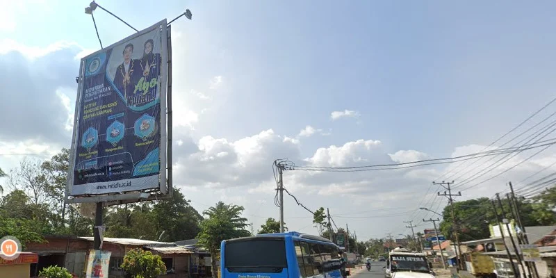 6. Tugu Coklat Pesawaran