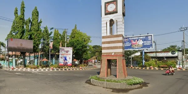 7. Perempatan Tugu Patung Pendekar