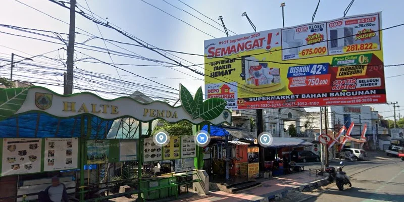 7. Samping Halte Pemda