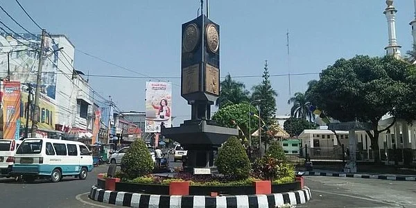 7. Tugu Adipura Klaten