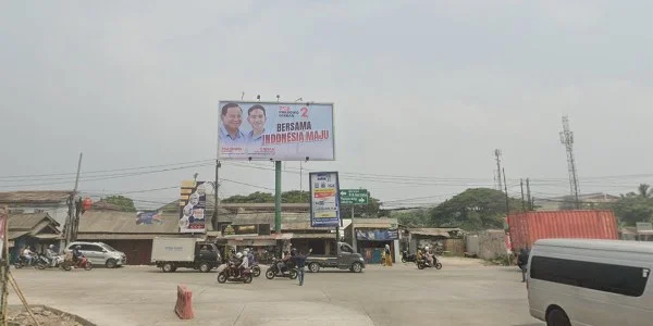 1. Pertigaan Rafael TV Tower 