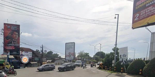1. Simpang Tiga Slamet Riyadi