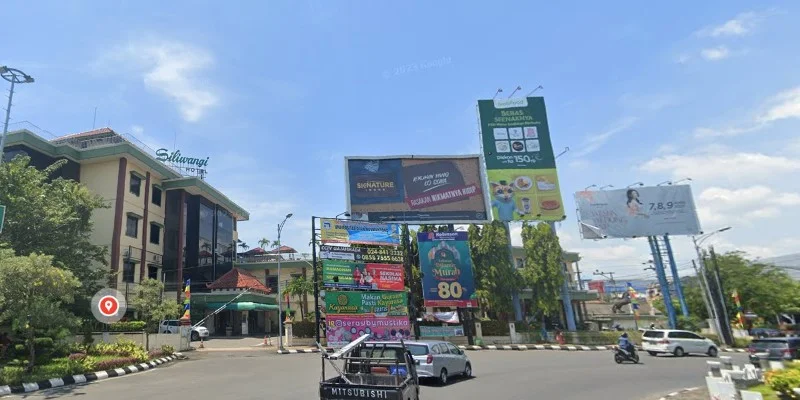 10. Depan Hotel Siliwang