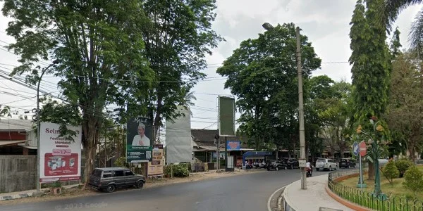 2. Kawasan Monumen Trunojoyo