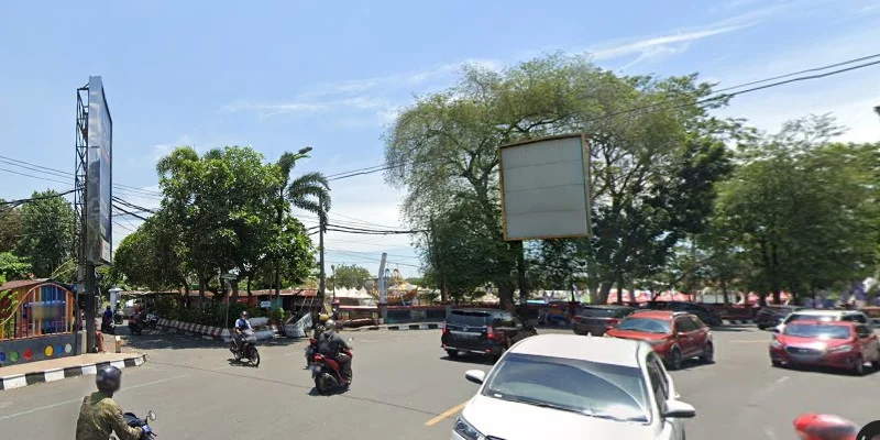 2. Sekitar Taman Kasmaran