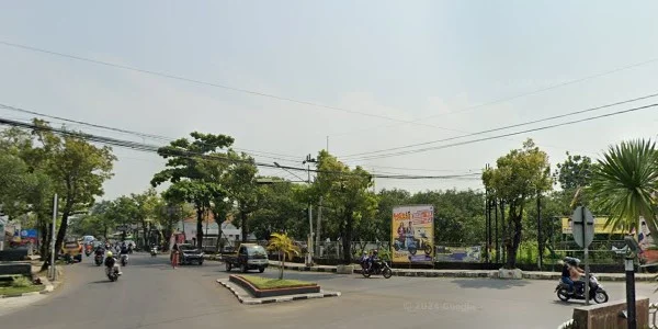 4. Bundaran Patung dan Air Mancur