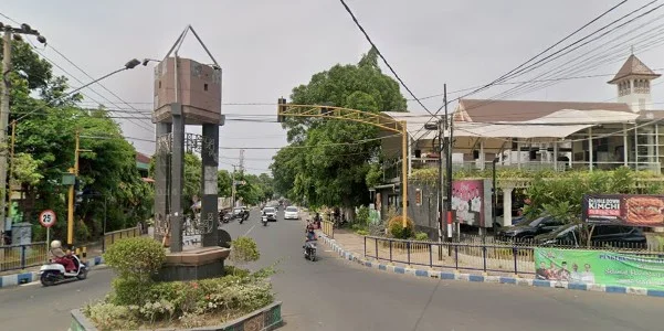 5. Perempatan Tugu Kota