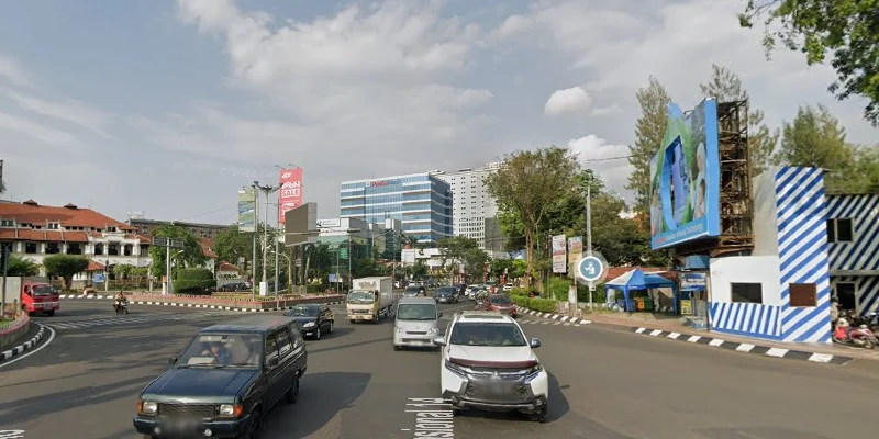 6. Sekitar Tugu Muda