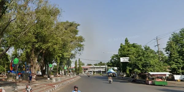 6. Simpang Alun-alun Utara
