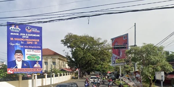 7. Kawasan Alun-alun Parigi