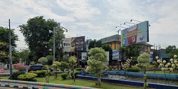 8. Kawasan Air Mancur THR