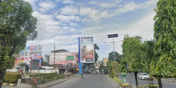 8. Kawasan Alun-alun Trunojoyo