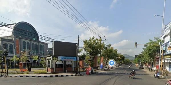 3. Perempatan Pasar Pon