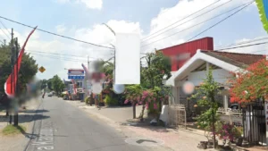 1. Jl. Raya Karanggeneng